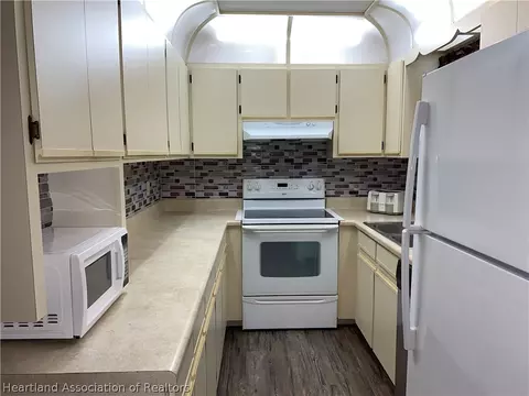 Kitchen - 515 Straight St, Sebring, FL 33875 photo 1 of 4