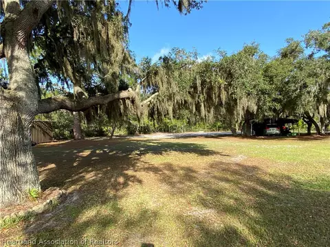 Exterior - 515 Straight St, Sebring, FL 33875 photo 9 of 12