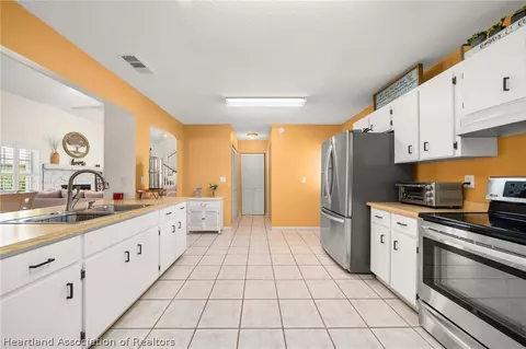 Kitchen - 3103 Duffer Rd, Sebring, FL 33872 photo 3 of 3