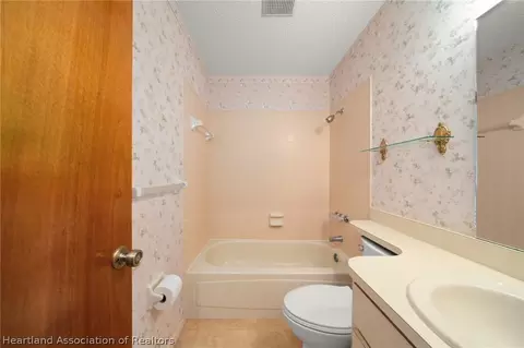 Bath - 3838 Thunderbird Hill Cir, Sebring, FL 33872 photo 4 of 4