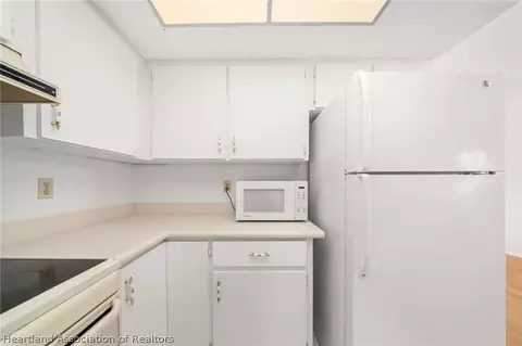 Kitchen - 3838 Thunderbird Hill Cir, Sebring, FL 33872 photo 3 of 3