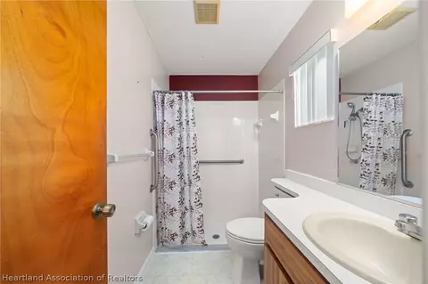 Bath - 3838 Thunderbird Hill Cir, Sebring, FL 33872 photo 2 of 4