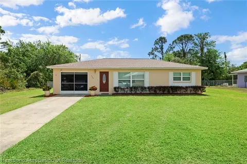 320 Vanguard Ave NW, Lake Placid, FL 33852