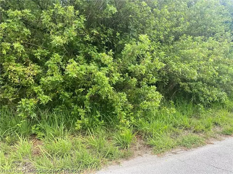 1804 E Recreation Dr, Sebring, FL 33875