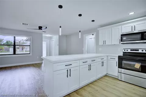 Kitchen - 4515 Snapper Dr, Sebring, FL 33870 photo 2 of 4