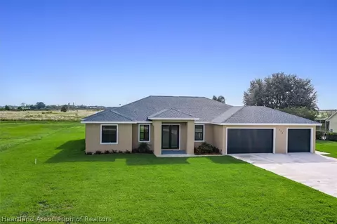 733 Sunset Pointe Dr, Lake Placid, FL 33852