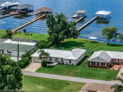 107 Lakefront Ln NW, Lake Placid, FL 33852