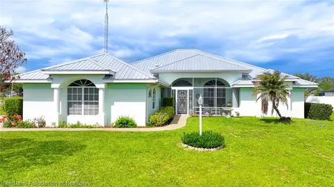 825 Holly Dr, Sebring, FL 33876