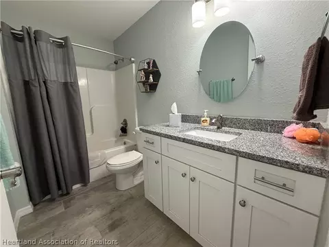 Bath - 1122 Renault Ave, Sebring, FL 33872 photo 3 of 4