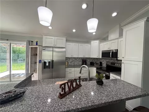 Kitchen - 1122 Renault Ave, Sebring, FL 33872 photo 3 of 4
