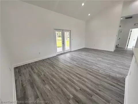 Living - 3900 Cortez Blvd, Sebring, FL 33872 photo 3 of 4