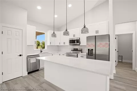 Kitchen - 1313 Blue Heron Dr, Sebring, FL 33876 photo 2 of 2