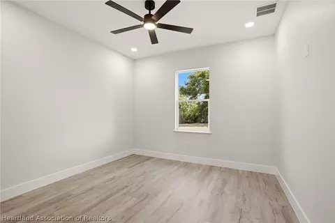 Bedroom - 1313 Blue Heron Dr, Sebring, FL 33876 photo 4 of 6