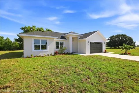 Exterior - 1313 Blue Heron Dr, Sebring, FL 33876 photo 3 of 5