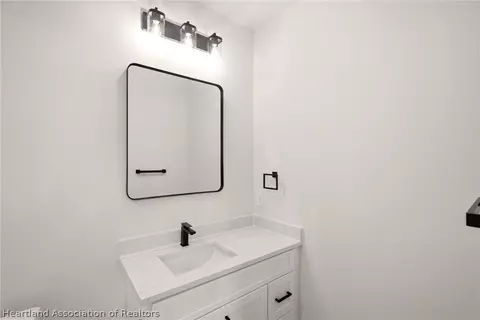 Bath - 7322 Granada Blvd, Sebring, FL 33872 photo 1 of 9