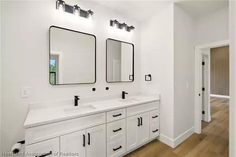 Bath - 7322 Granada Blvd, Sebring, FL 33872 photo 6 of 9
