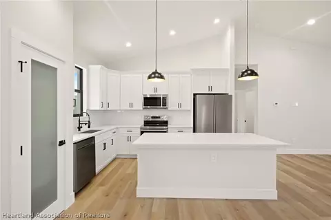 Kitchen - 7322 Granada Blvd, Sebring, FL 33872 photo 1 of 4