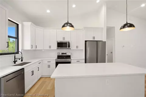 Kitchen - 7322 Granada Blvd, Sebring, FL 33872 photo 4 of 4