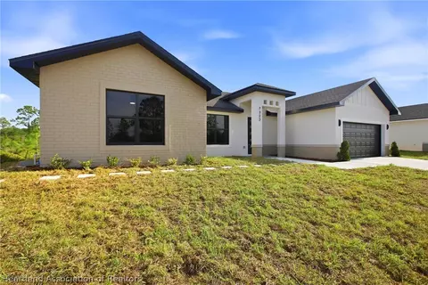 Exterior - 7322 Granada Blvd, Sebring, FL 33872 photo 2 of 7
