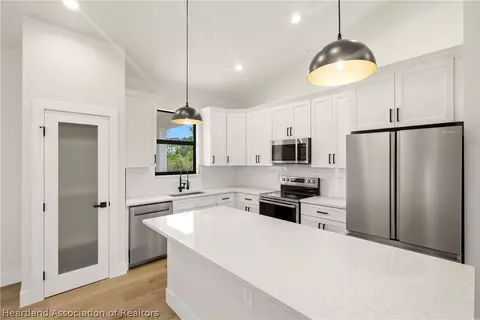 Kitchen - 7322 Granada Blvd, Sebring, FL 33872 photo 2 of 4