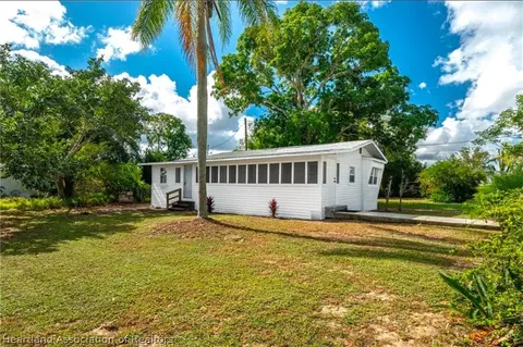715 Lincoln Ave, Sebring, FL 33870