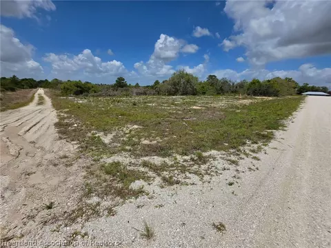 2750 W Celebrity Ct, Avon Park, FL 33825