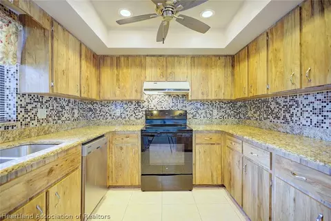 Kitchen - 4131 Elson Ave, Sebring, FL 33875 photo 2 of 5