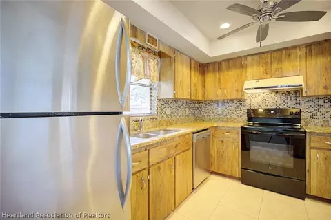 Kitchen - 4131 Elson Ave, Sebring, FL 33875 photo 5 of 5
