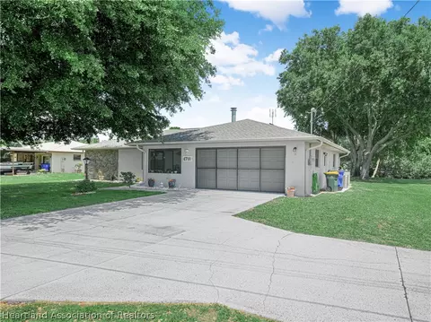 1711 Lake Clay Dr, Lake Placid, FL 33852