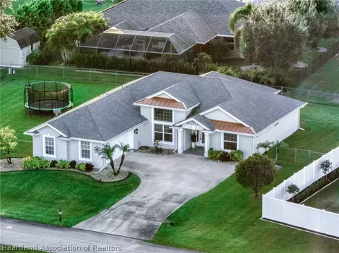 808 Spring Lake Blvd, Sebring, FL 33876