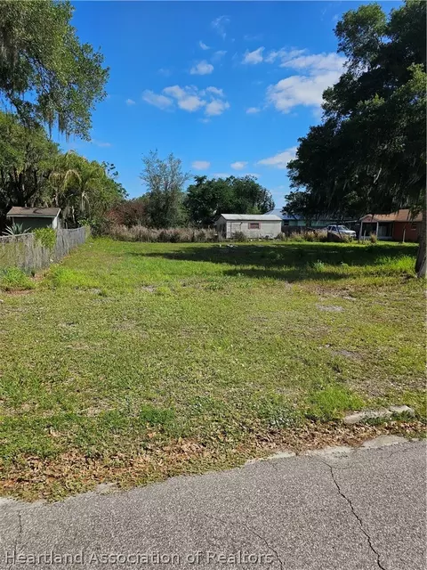 327 E Seventh St, Zolfo Springs, FL 33890