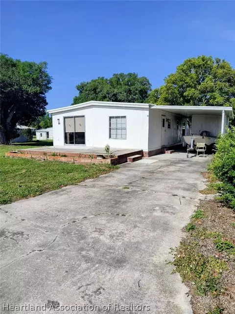 16 Pinecrest St, Lake Placid, FL 33852