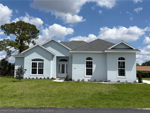 3910 Monza Dr, Sebring, FL 33872
