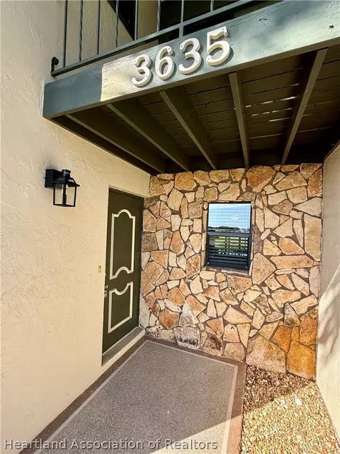 Exterior - 3635 Edgewater Dr, Sebring, FL 33872 photo 10 of 14