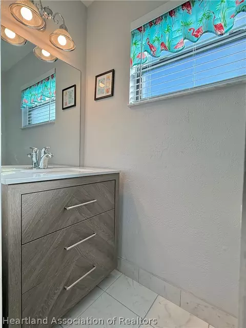 Bath - 3635 Edgewater Dr, Sebring, FL 33872 photo 3 of 3