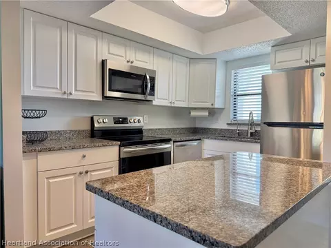 Kitchen - 3635 Edgewater Dr, Sebring, FL 33872 photo 2 of 6