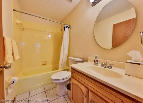 Bath - 5511 Granada Blvd, Sebring, FL 33872 photo 2 of 2