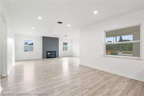 Living - 2340 W Jackson St, Sebring, FL 33870 photo 2 of 3