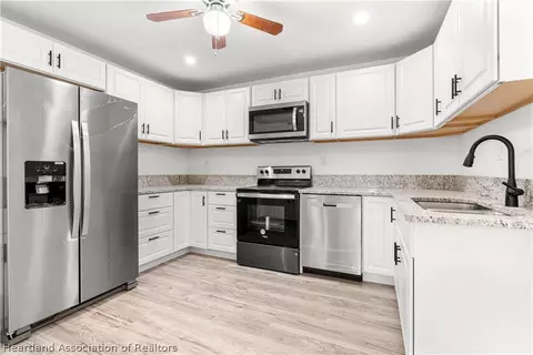 Kitchen - 2340 W Jackson St, Sebring, FL 33870 photo 2 of 4