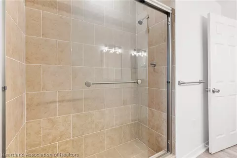 Bath - 2340 W Jackson St, Sebring, FL 33870 photo 2 of 4