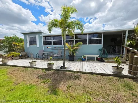 44 Paradise Lake Dr, Lake Placid, FL 33852