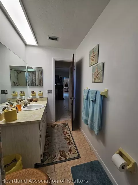 Bath - 7316 Lime Tree Ct, Sebring, FL 33876 photo 2 of 5