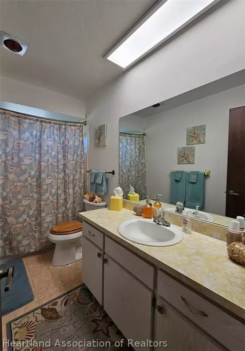 Bath - 7316 Lime Tree Ct, Sebring, FL 33876 photo 3 of 5