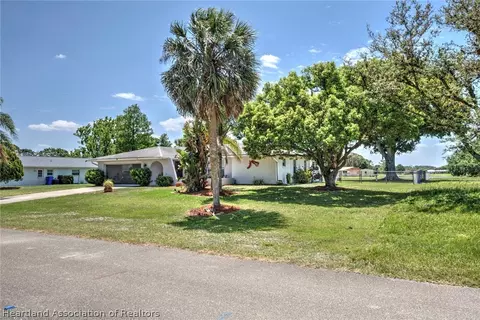 Exterior - 7316 Lime Tree Ct, Sebring, FL 33876 photo 6 of 9