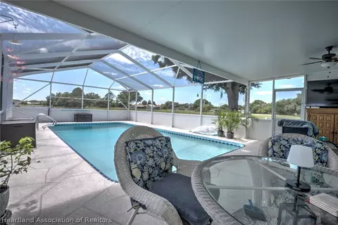 Exterior - 7316 Lime Tree Ct, Sebring, FL 33876 photo 4 of 9