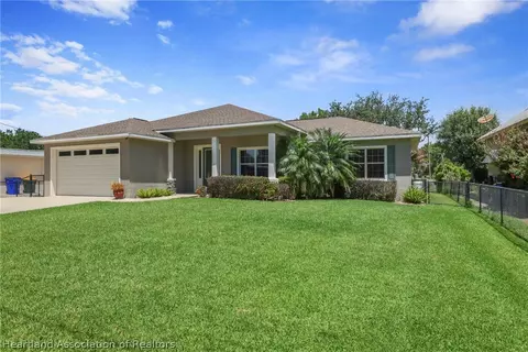 13 Silk Oak St, Lake Placid, FL 33852