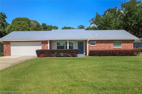 864 Peachtree Dr, Lake Placid, FL 33852