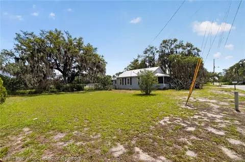 Exterior - 560 N Palm Ave, Frostproof, FL 33843 photo 4 of 14