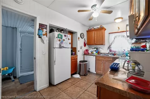 Kitchen - 560 N Palm Ave, Frostproof, FL 33843 photo 2 of 4