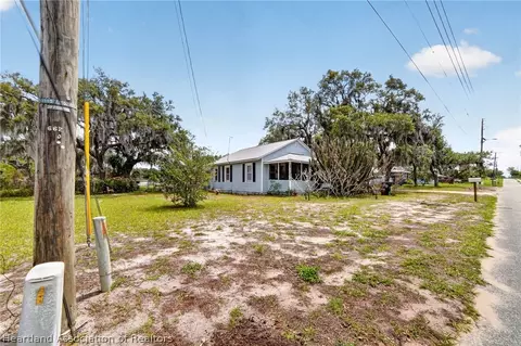 Exterior - 560 N Palm Ave, Frostproof, FL 33843 photo 5 of 14
